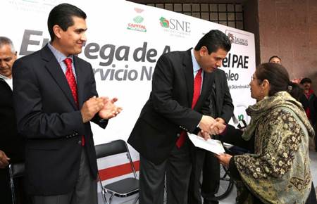 entrega-becas-autoempleo-1 entrega-becas-autoempleo-1