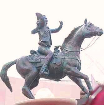 estatua-antonio-aguilar