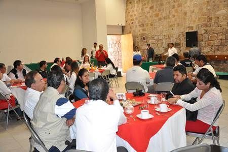 pri-periodistas-11