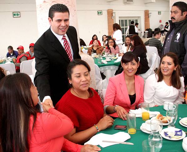gobernador-dia-mujeres2
