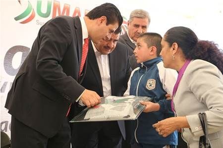 entrega-uniformes-1 entrega-uniformes-1