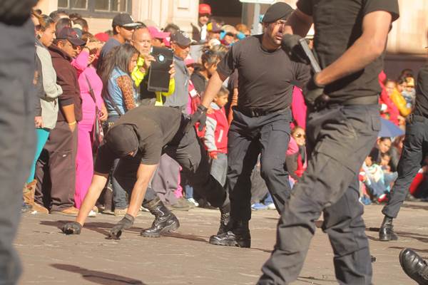 policias-desfile-5