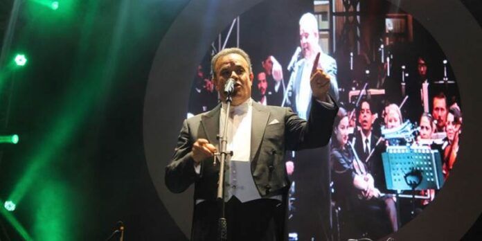 Fernando de la Mora y Armando Manzanero compartieron escenario en Zacatecas Fernando de la Mora y Armando Manzanero compartieron escenario en Zacatecas