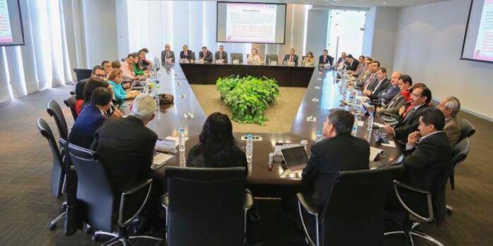 Funcionarios se reunieron con la delegada del INE, para actualizarse sobre Ley Electoral Funcionarios se reunieron con la delegada del INE, para actualizarse sobre Ley Electoral