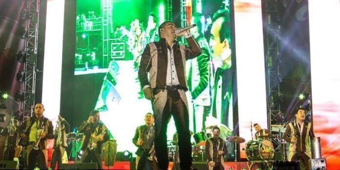El cantante sinaloense abarrotó el Teatro del Pueblo El cantante sinaloense abarrotó el Teatro del Pueblo