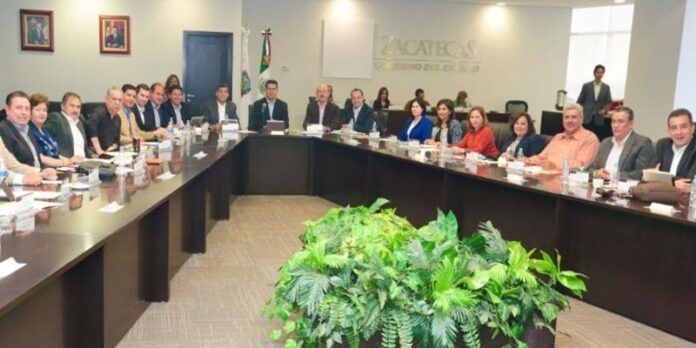 Funcionarios se integran al Gabinete Funcionarios se integran al Gabinete