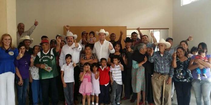 Toño Mejía se reunió con habitantes de Tabasco y Jalpa