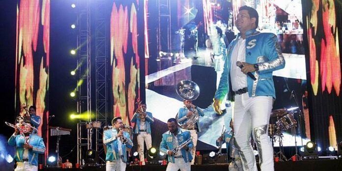 La banda puso a bailar a los jerezanos