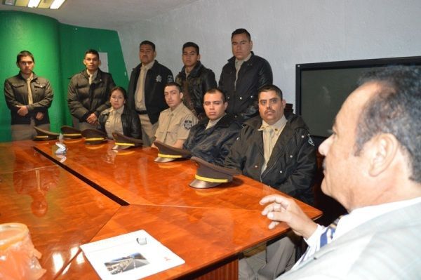 Agustín Jaime Ortiz Arellano con los jóvenes. Agustín Jaime Ortiz Arellano con los jóvenes.