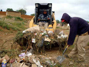 Labora personal de Obras Públicas. Labora personal de Obras Públicas.