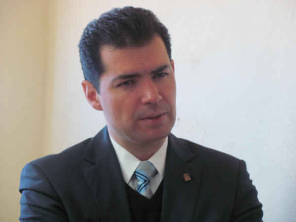El alcalde de Guadalupe Rafael Flores anunció la desaparición de departamentos en la presidencia municipal. El alcalde de Guadalupe Rafael Flores anunció la desaparición de departamentos en la presidencia municipal.
