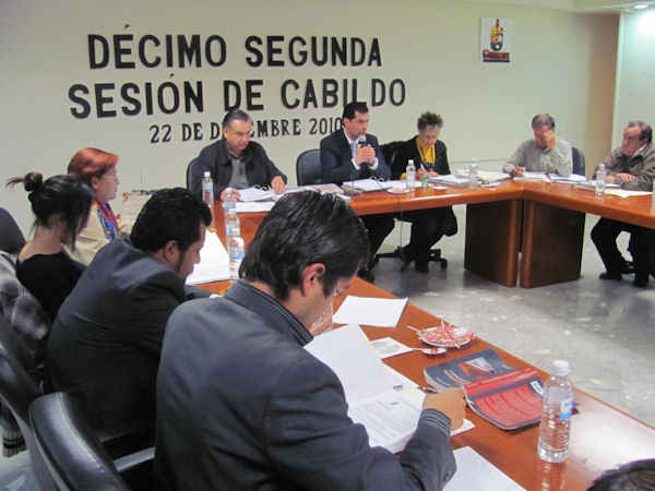 Rafael Flores presentó ante el Cabildo el proyecto para un nuevo reglamento municipal. Rafael Flores presentó ante el Cabildo el proyecto para un nuevo reglamento municipal.