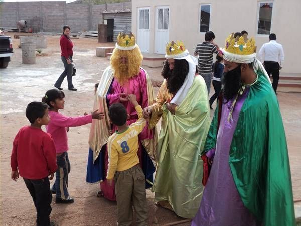 Visitan la casa hogar Villa Infantil