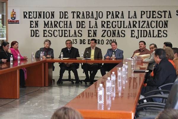 La reunión se realizó en la sala de cabildo del ayuntamiento La reunión se realizó en la sala de cabildo del ayuntamiento