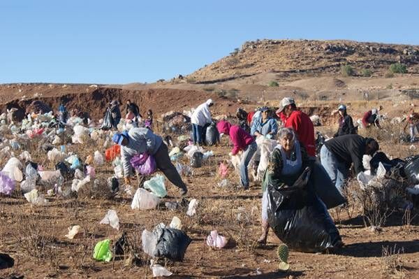 Personal de la presidencia municipal y voluntarios limpiaron la entrada de Trancoso.