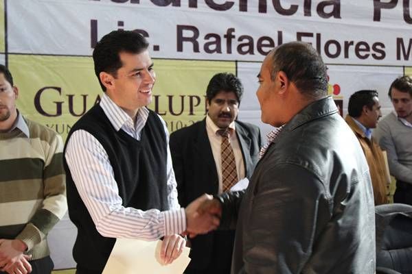 Rafael Flores entregó los apoyos Rafael Flores entregó los apoyos