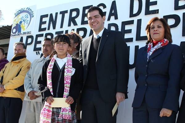 Habitantes de la comunidad de Viboritas recibieron apoyos y becas. Habitantes de la comunidad de Viboritas recibieron apoyos y becas.