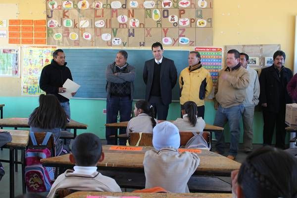 El Ayuntamiento de Guadalupe entregó becas de calidad en la primaria de Viboritas.