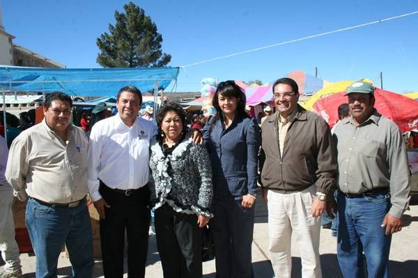 La diputada María Esthela Beltrán y el director de Issstezac Artemio Ultreras, entre otras autoridades, inauguraron la primera etapa de construcción de la funeraria en Corrales, Sombrerete.
