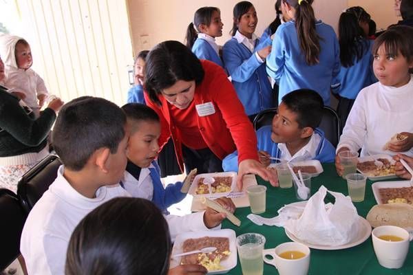Los niños recibirán alimentos calientes Los niños recibirán alimentos calientes