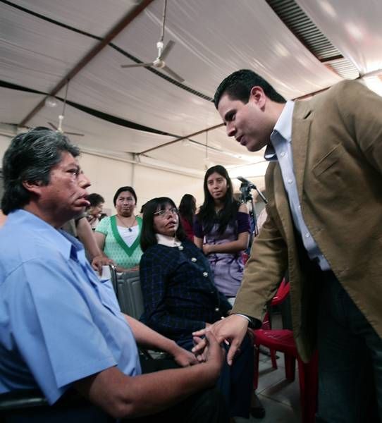El gobernador Miguel Alonso externó a los habitantes de Tabasco su apoyo.