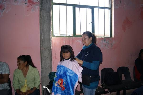 Cortan el pelo gratuitamente
