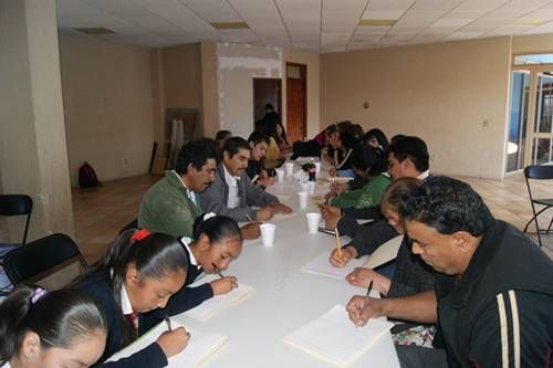 Participan niños y adultos