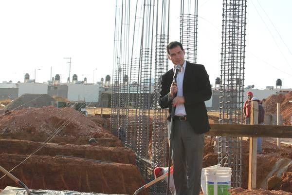 Rafael Flores Mendoza resaltó que esta construcción se da en un municipio con un crecimiento exponencial, que tan solo de 2005 a 2010 presentó un crecimiento poblacional del 25 por ciento.