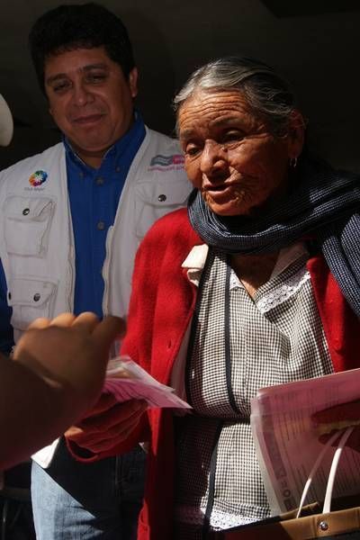 Adultos mayores recibieron su apoyo económico