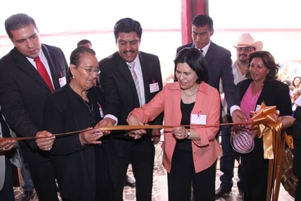 La presidenta del DIF cortó el listón inaugural