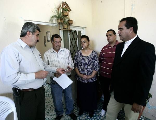 Francisco Escobedo entregó los cheques Francisco Escobedo entregó los cheques