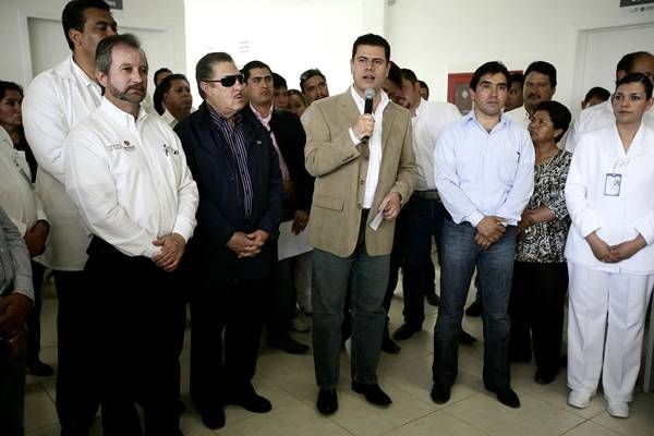 Alonso Reyes reconoció la preparación del personal que labora en en Centro de Salud con Servicios Ampliados.