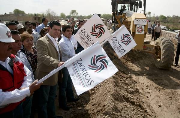 Miguel  Alonso dio el banderazo de inicio de los trabajos de rehabilitación del Malecón.