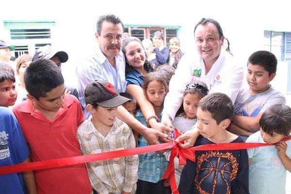 Se pusieron en marcha dos Espacios de Alimentación, Encuentro y Desarrollo en este municipio, y uno más en Mezquital del Oro. Se pusieron en marcha dos Espacios de Alimentación, Encuentro y Desarrollo en este municipio, y uno más en Mezquital del Oro.
