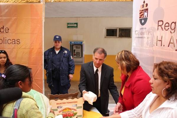 El regidor Salvador Chávez Delgado continuó ofertando el kilogramo de tortilla a las familias guadalupenses a un costo de 4 pesos.