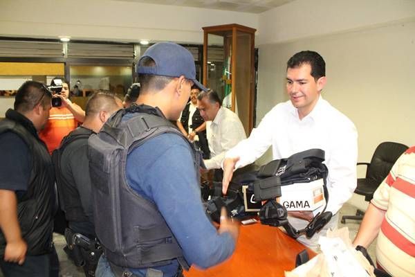 uniformes-policia-guadalupe-2