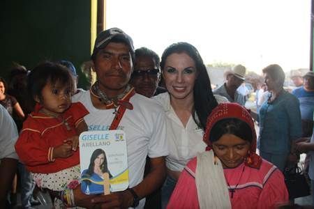 giselle-enrique-estrada-33