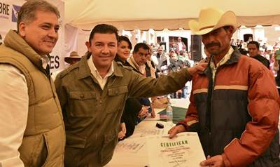 Dévora entrega certificados Dévora entrega certificados