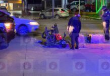Chocan en motocicleta en Paseo del Mineral; 2 lesionados graves