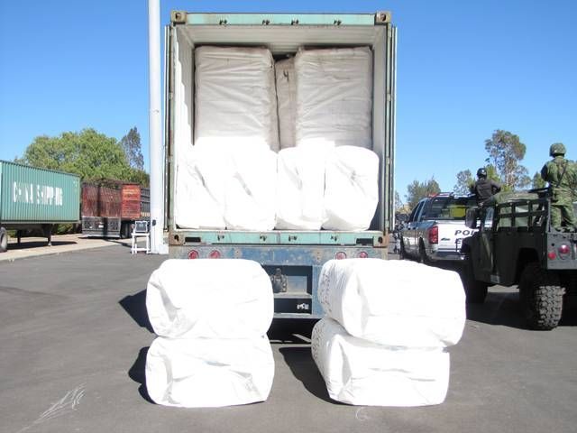 Aseguraron tráileres y un tractocamión en Fresnillo que transportaban material para pañales.