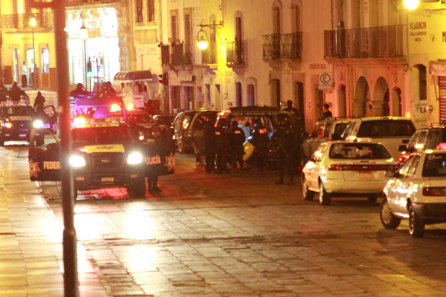 Policías federales recorren el Centro Histórico.