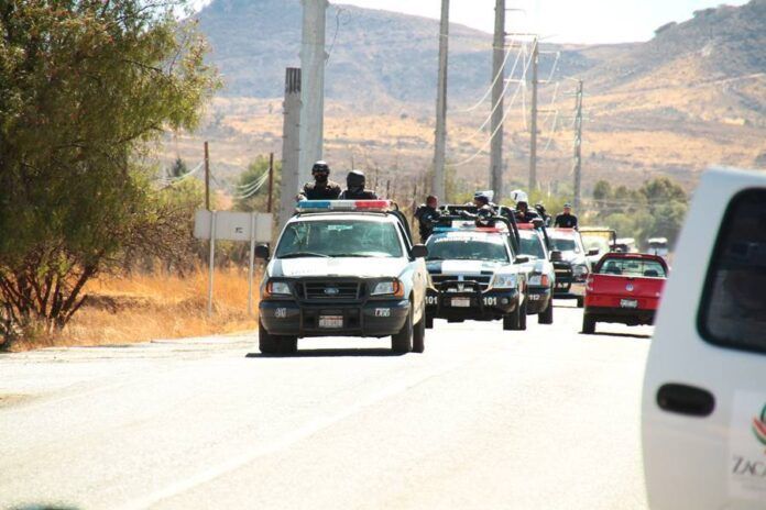 Se suscitó una riña entre internos Cereso de Cieneguillas, Zacatecas, la cual, para ser contenida, ha requerido la movilización de elementos de distintas corporaciones policíacas. Se suscitó una riña entre internos Cereso de Cieneguillas, Zacatecas, la cual, para ser contenida, ha requerido la movilización de elementos de distintas corporaciones policíacas.