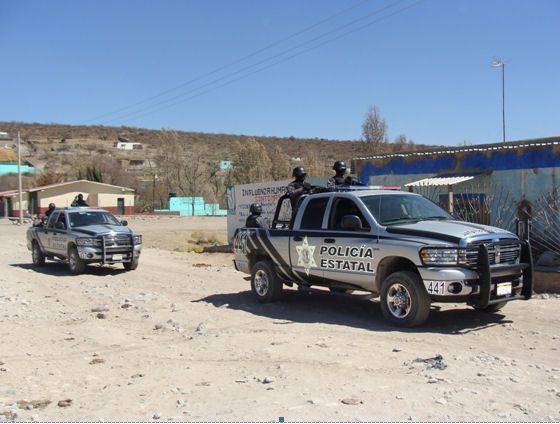 Mientras el convoy continuaba con el patrullaje, sobrevolaba la zona un helicóptero de Gobierno del Estado.