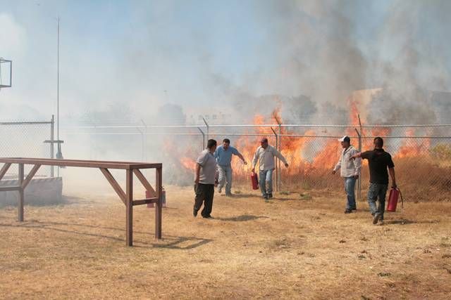 El fuego comenzó en un lote baldío
