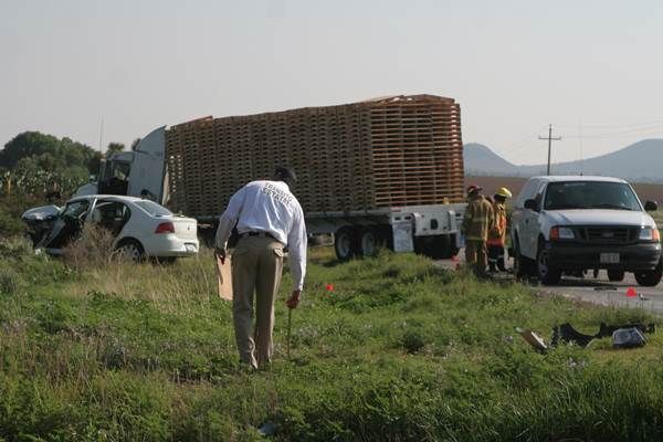 accidente-trailer-carro-3