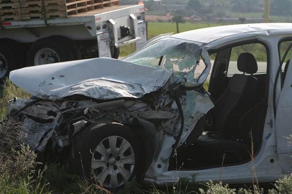 accidente-trailer-carro-4