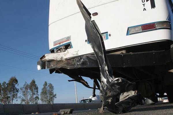 accidente-camioneta-camion-3