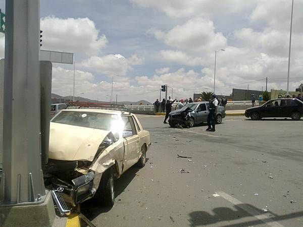 accidente-carros-1 accidente-carros-1