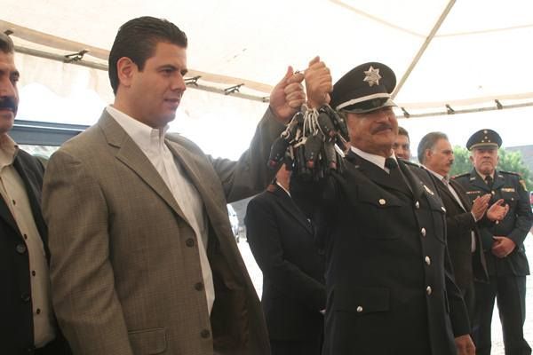 entrega-de-equipo-policias-3