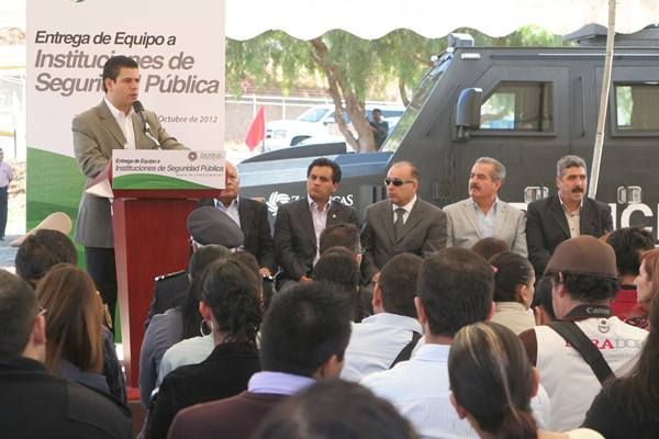 entrega-de-equipo-policias-4